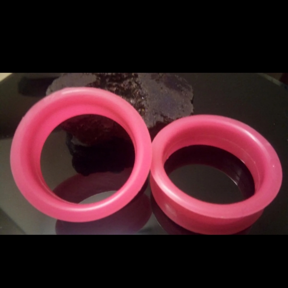 Hot Pink Silicone Tunnels 32mm